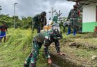 Gotong Royong di Perbatasan, Satgas Yonif 121/Macan Kumbang Bersihkan Gereja Bersama Warga Ubrub